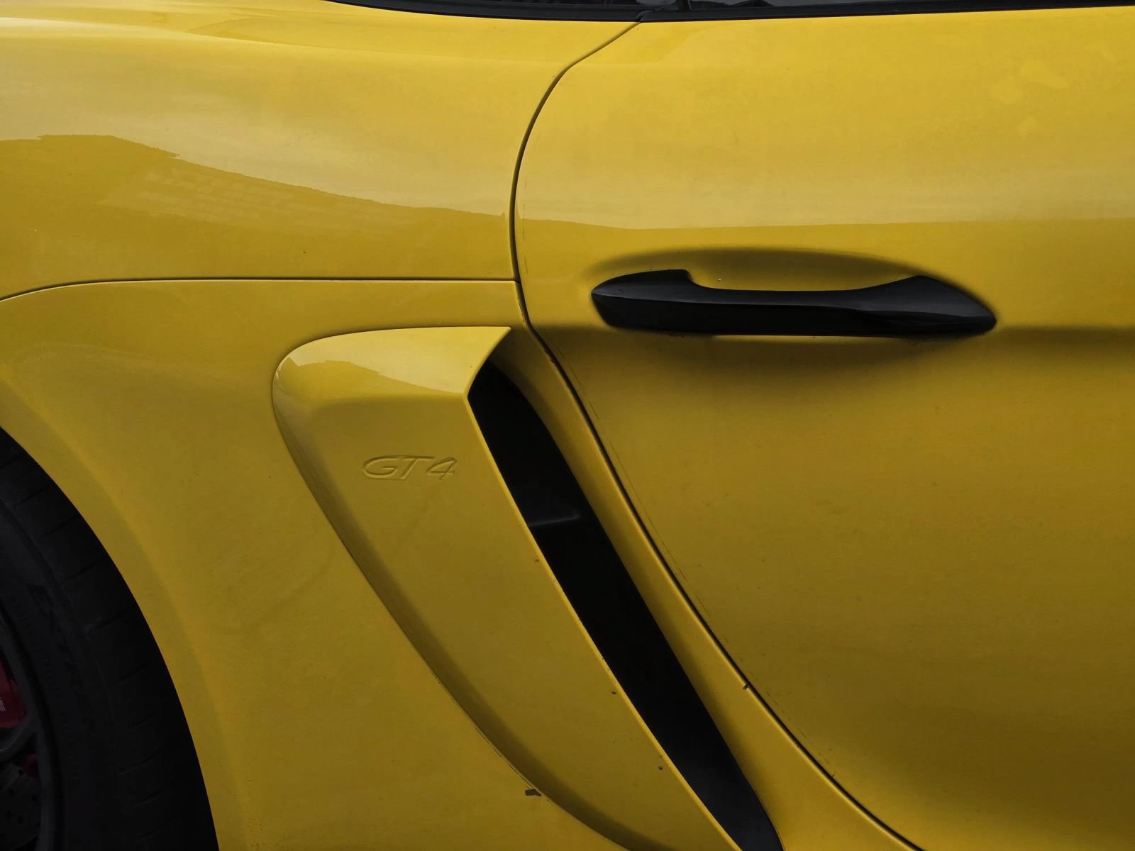Used 2020 Porsche 718 Cayman GT4 RWD image 15
