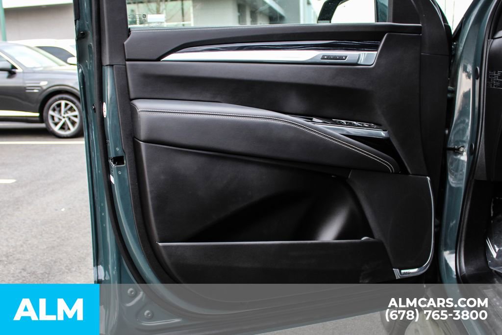Used 2025 Cadillac Escalade Sport w/ LPO, ONYX Package AWD/4WD image 39