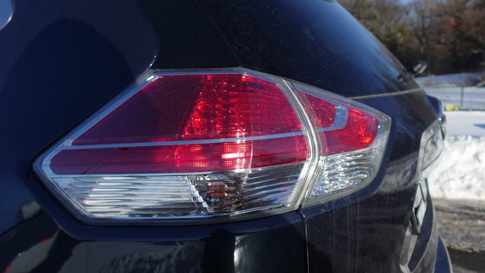 Used 2016 Nissan Rogue SL w/ SL Premium Package image 27