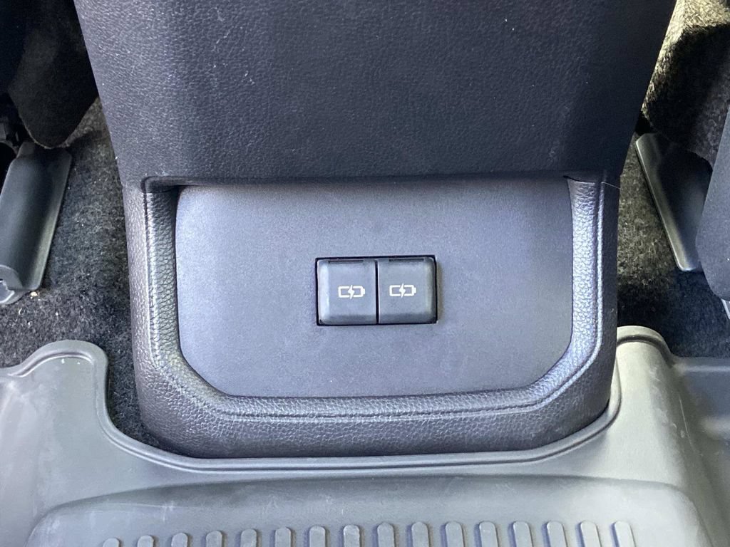Used 2023 Toyota Highlander LE FWD image 21