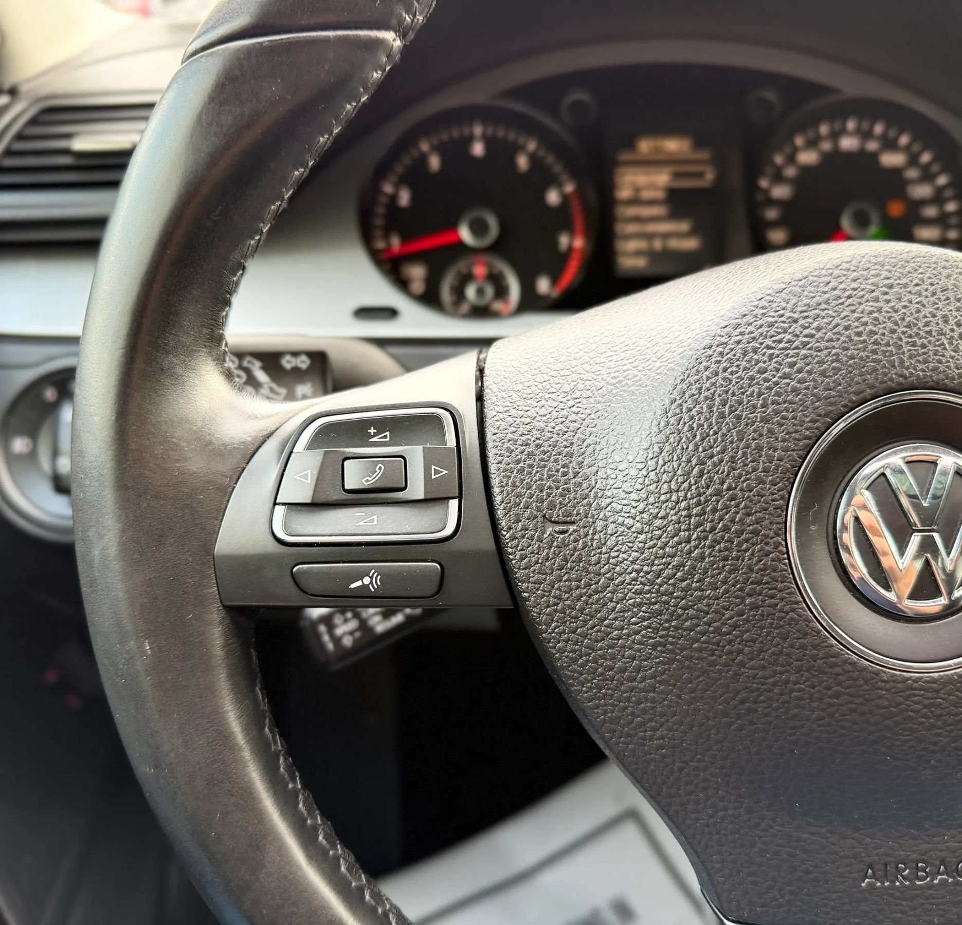 Used 2010 Volkswagen Passat Komfort FWD image 14