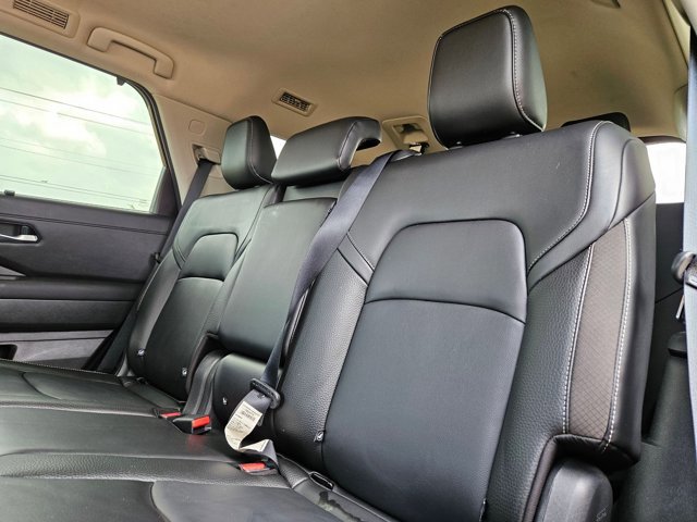 Used 2024 Nissan Pathfinder SL image 19