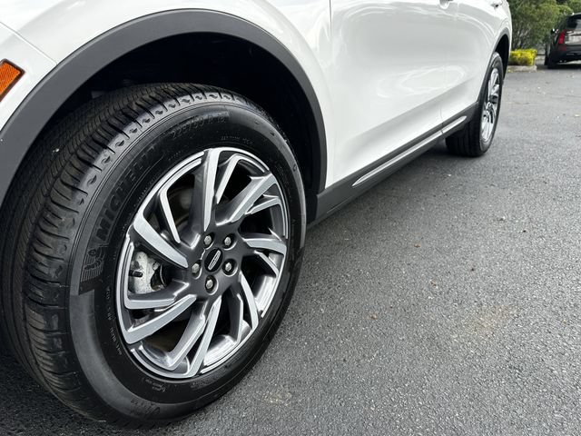 Certified 2024 Lincoln Corsair AWD w/ Equipment Group 101A image 12