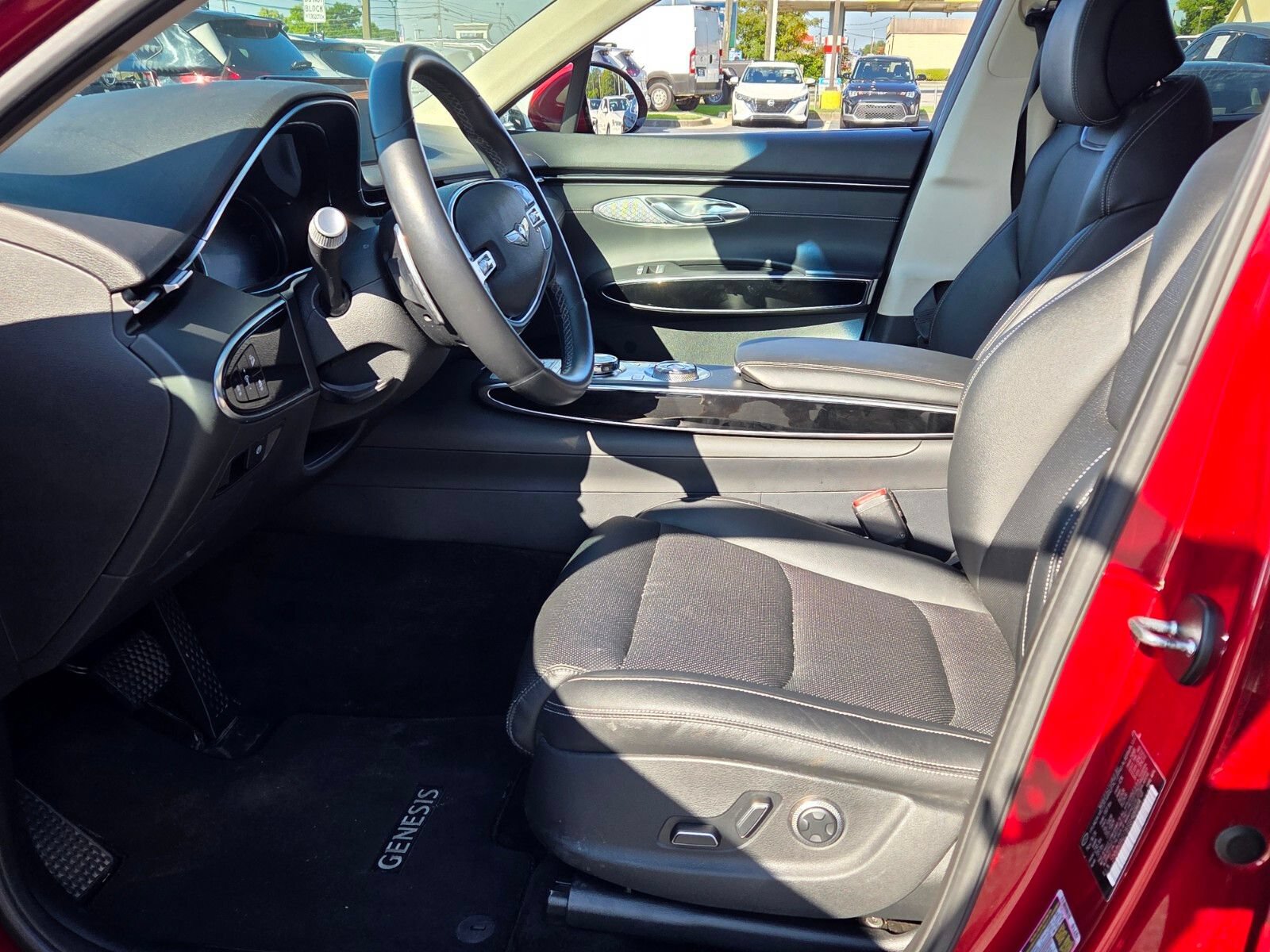Used 2025 Genesis GV70 2.5T AWD/4WD image 5