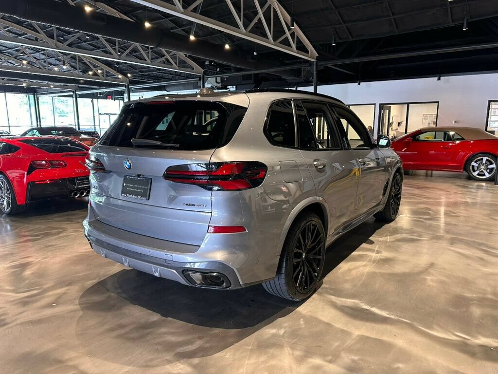 Used 2025 BMW X5 xDrive40i w/ M Sport Package AWD/4WD image 5