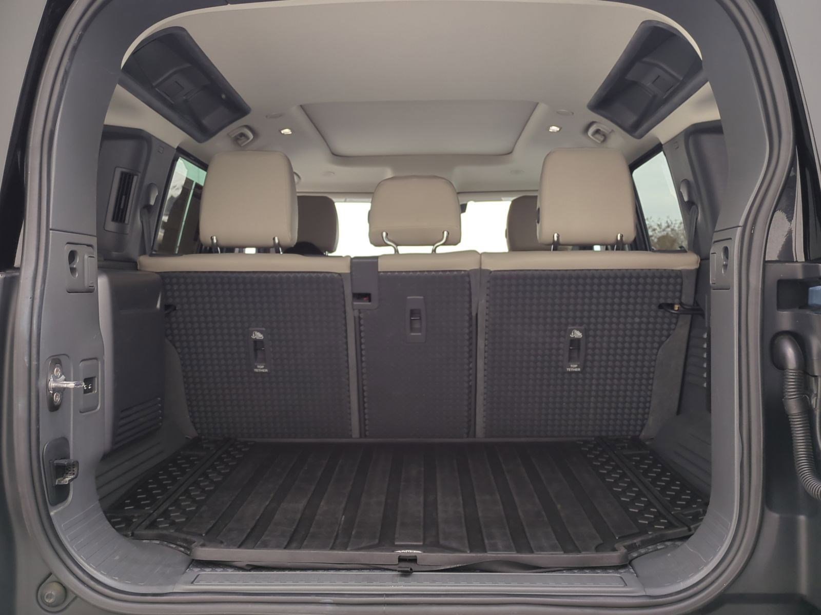 Used 2020 Land Rover Defender 110 S image 33