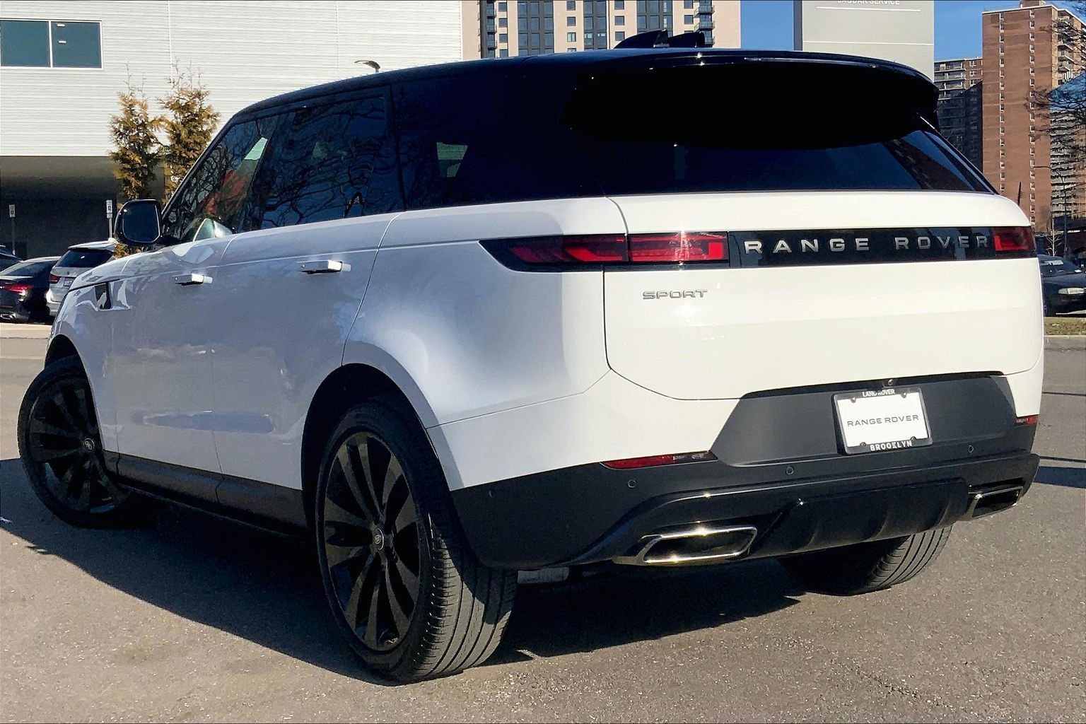 Used 2024 Land Rover Range Rover Sport SE image 11