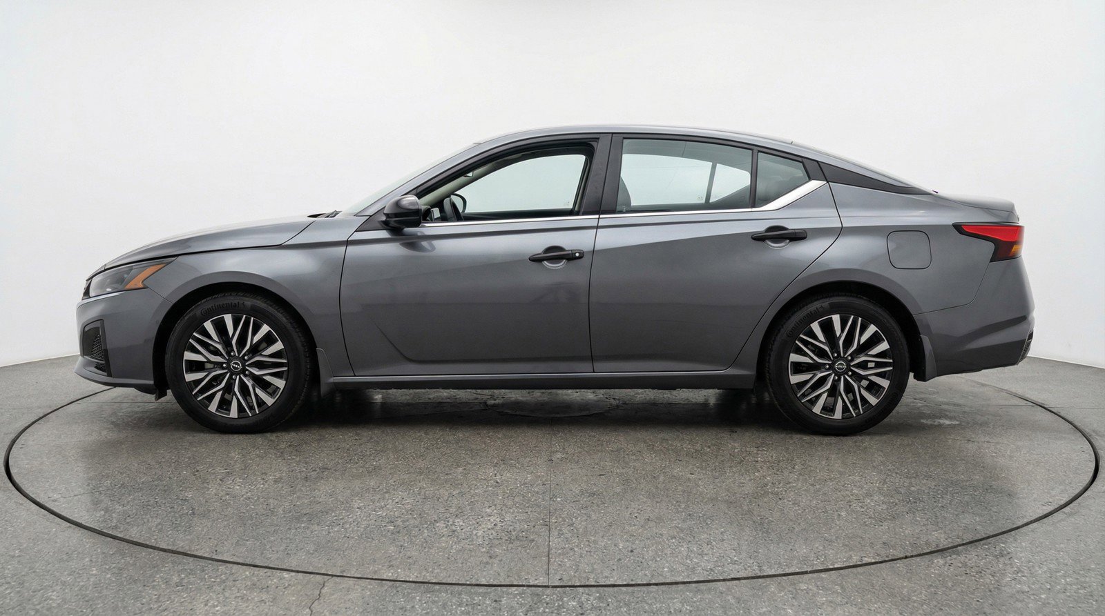 Used 2025 Nissan Altima 2.5 SV FWD image 5