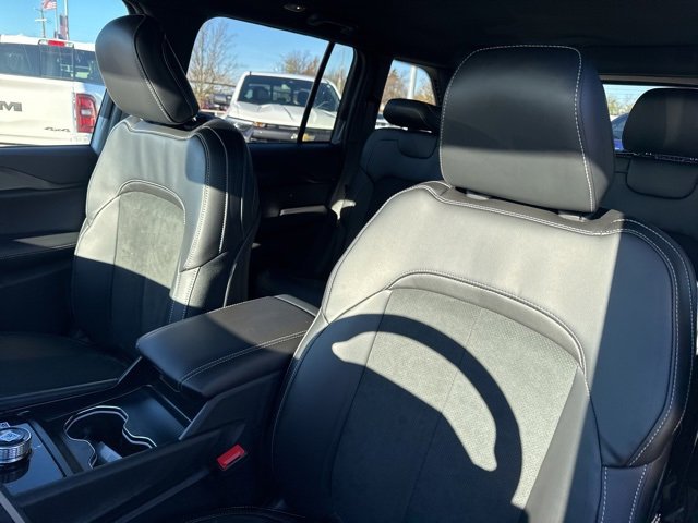 New 2025 Jeep Grand Cherokee Altitude image 11