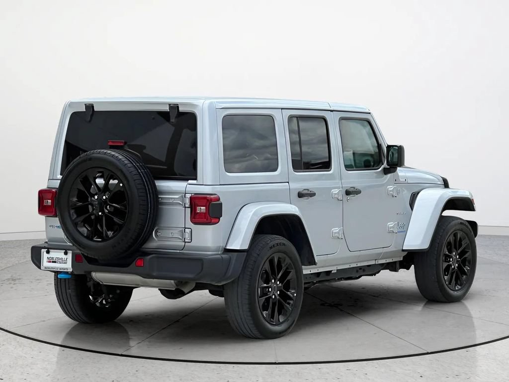 Used 2024 Jeep Wrangler Unlimited Sahara AWD/4WD image 2