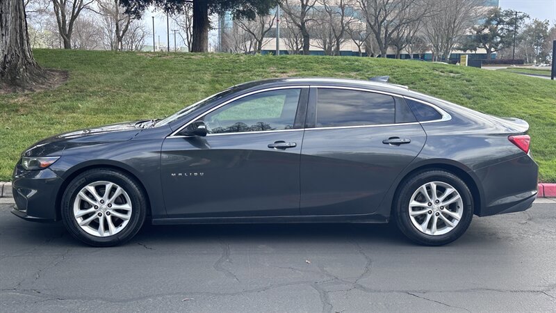 Used 2017 Chevrolet Malibu LT FWD image 5