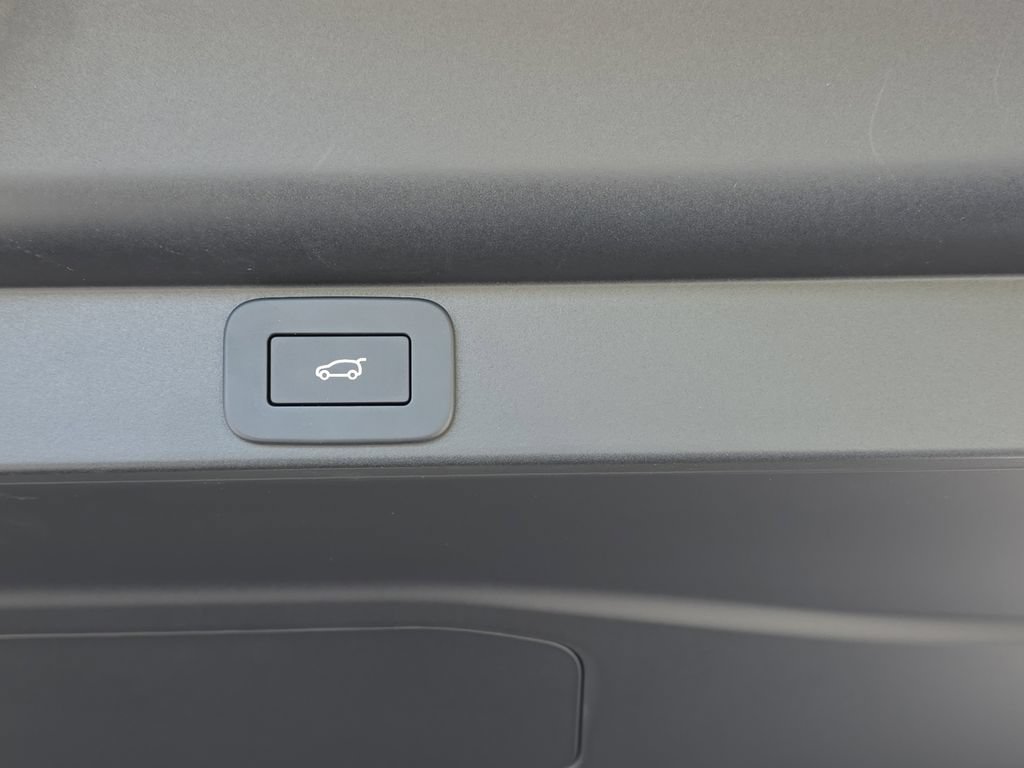 New 2026 Land Rover Range Rover SV AWD/4WD image 13