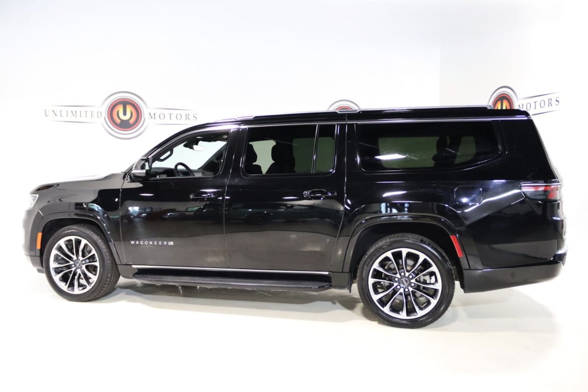 Used 2023 Jeep Wagoneer L Series II w/ Premium Group I AWD/4WD image 32