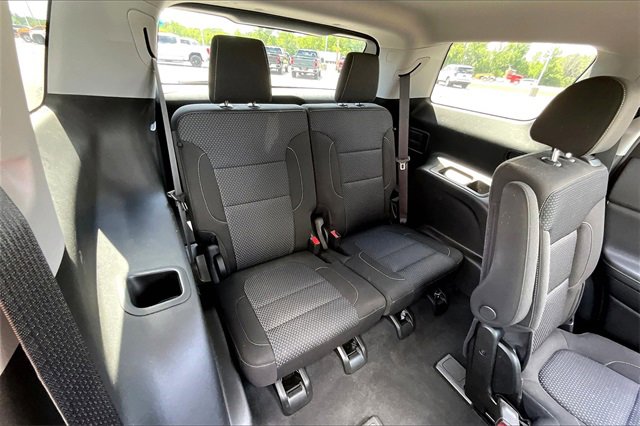 Used 2023 GMC Acadia SLE image 26