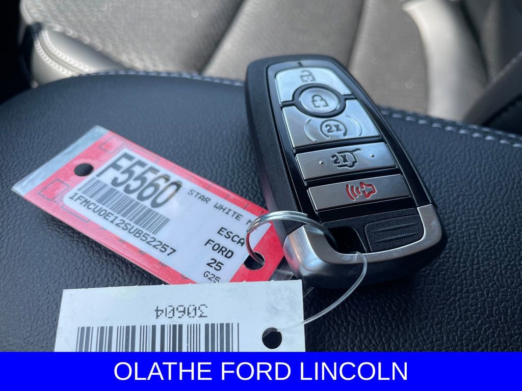 New 2025 Ford Escape SE FWD image 9