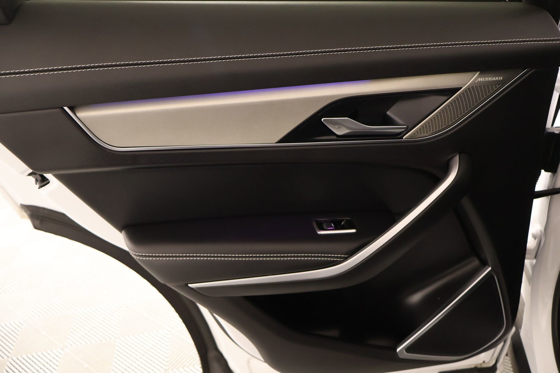 Used 2025 Jaguar F-PACE R-Dynamic S image 19