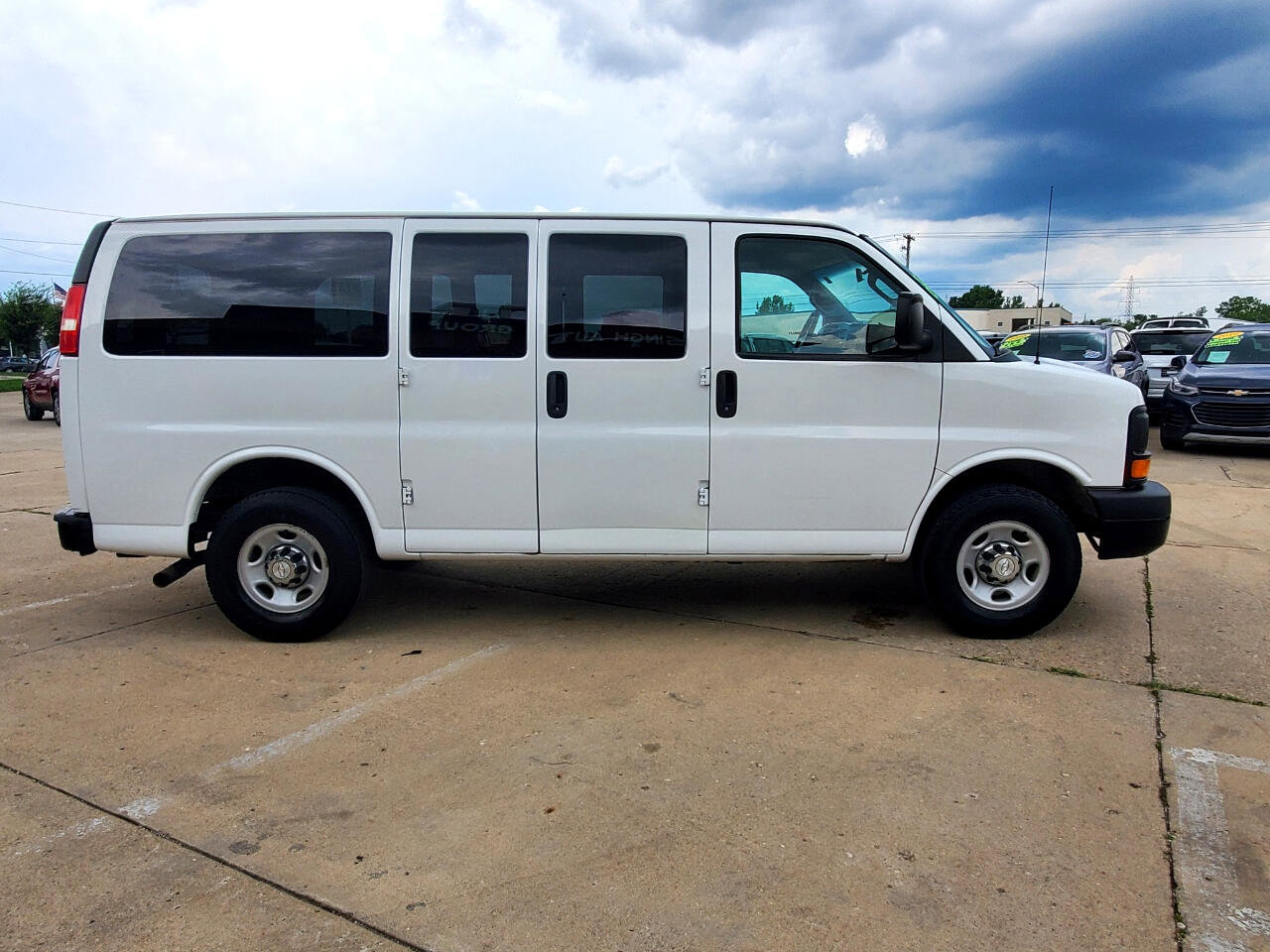 Used 2016 Chevrolet Express 2500 w/ Preferred Equipment Group image 4