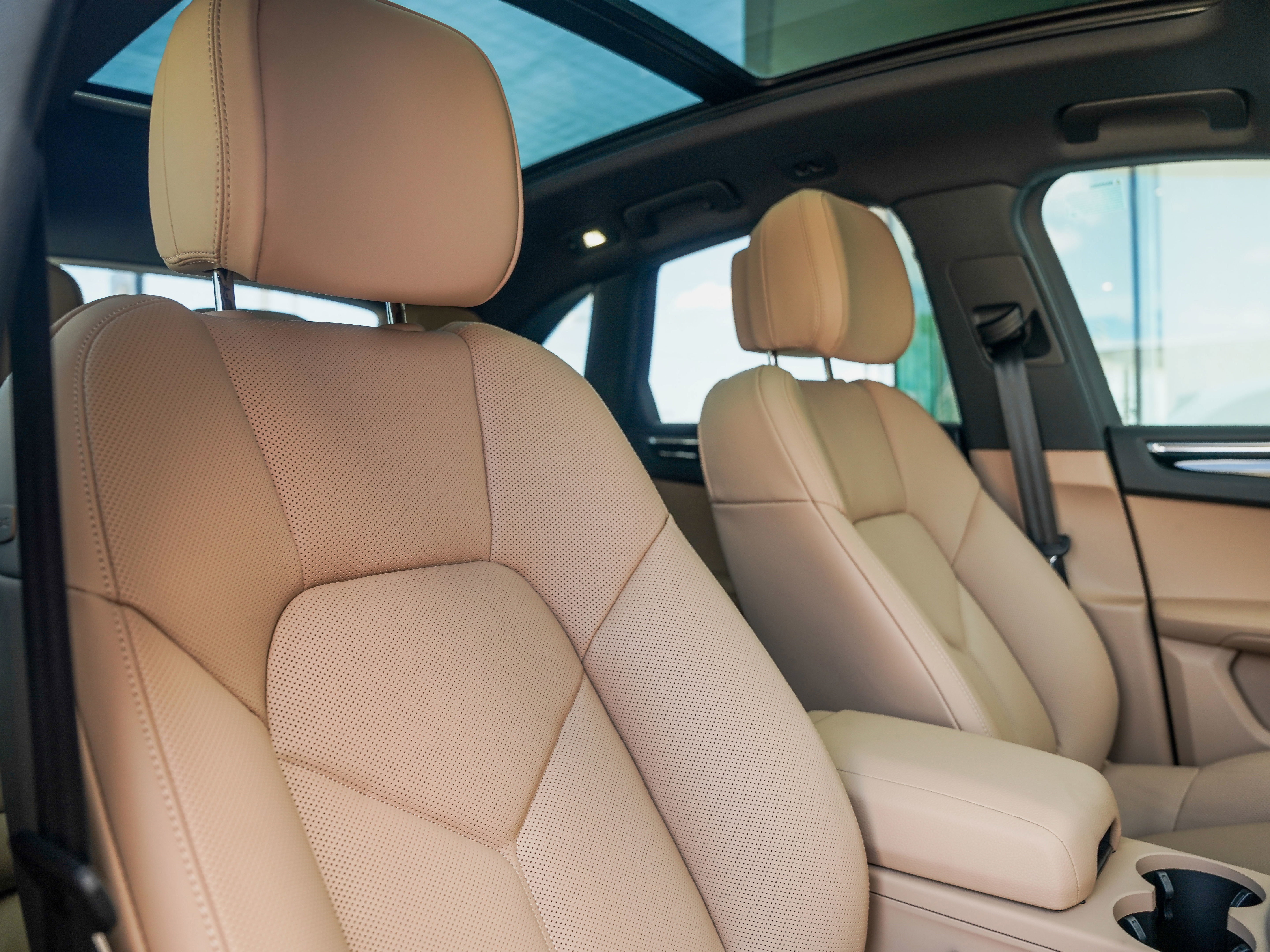 Certified 2025 Porsche Macan image 34