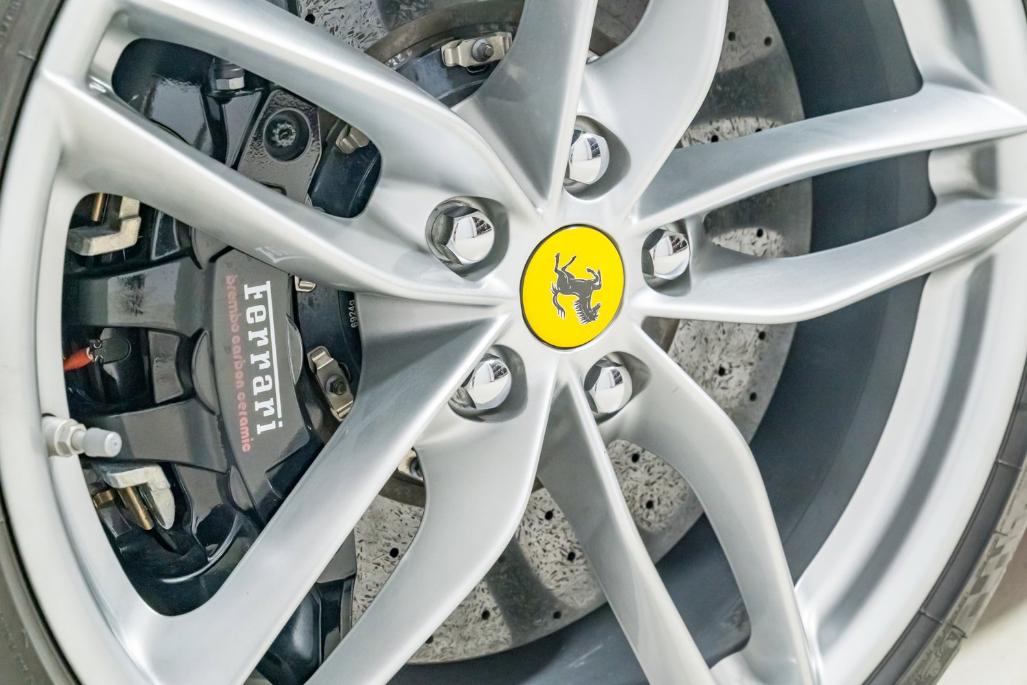 Used 2018 Ferrari 488 GTB RWD image 32