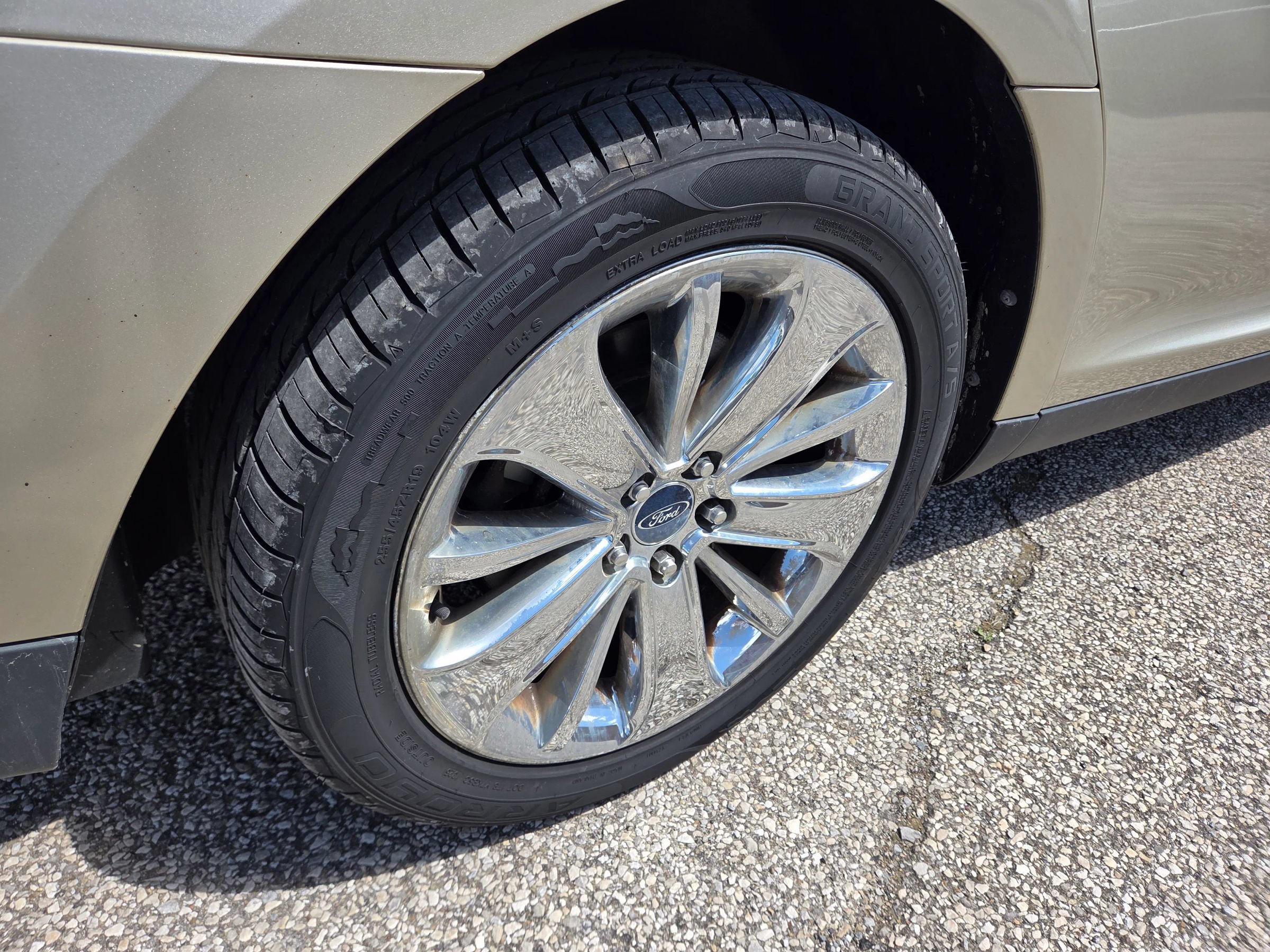 Used 2010 Ford Taurus Limited AWD/4WD image 14