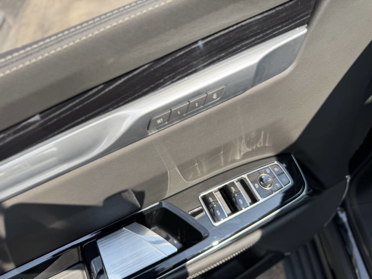 Used 2025 Cadillac Escalade Sport w/ LPO, ONYX Package image 15