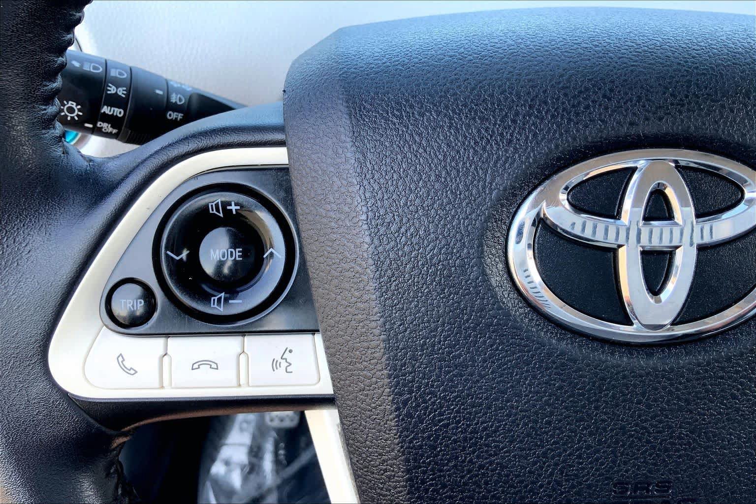 Used 2017 Toyota Prius Prime Advanced FWD image 24