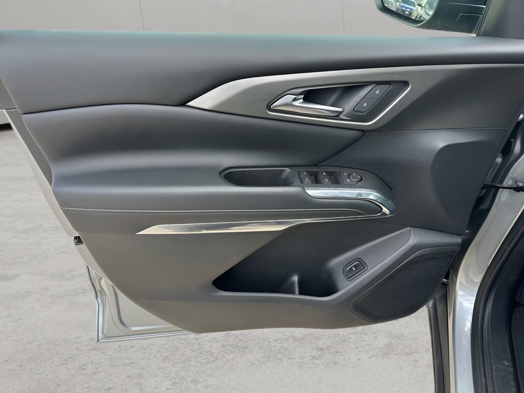 Used 2024 Chevrolet Traverse LT image 9