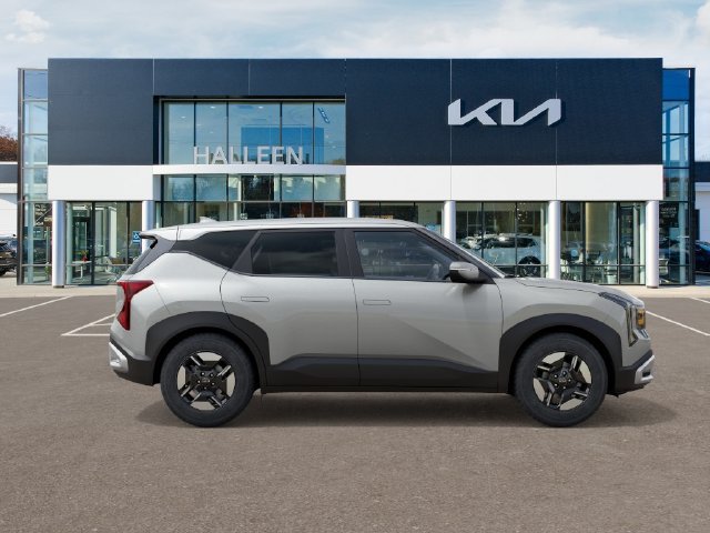 New 2027 Kia Seltos LX FWD image 7