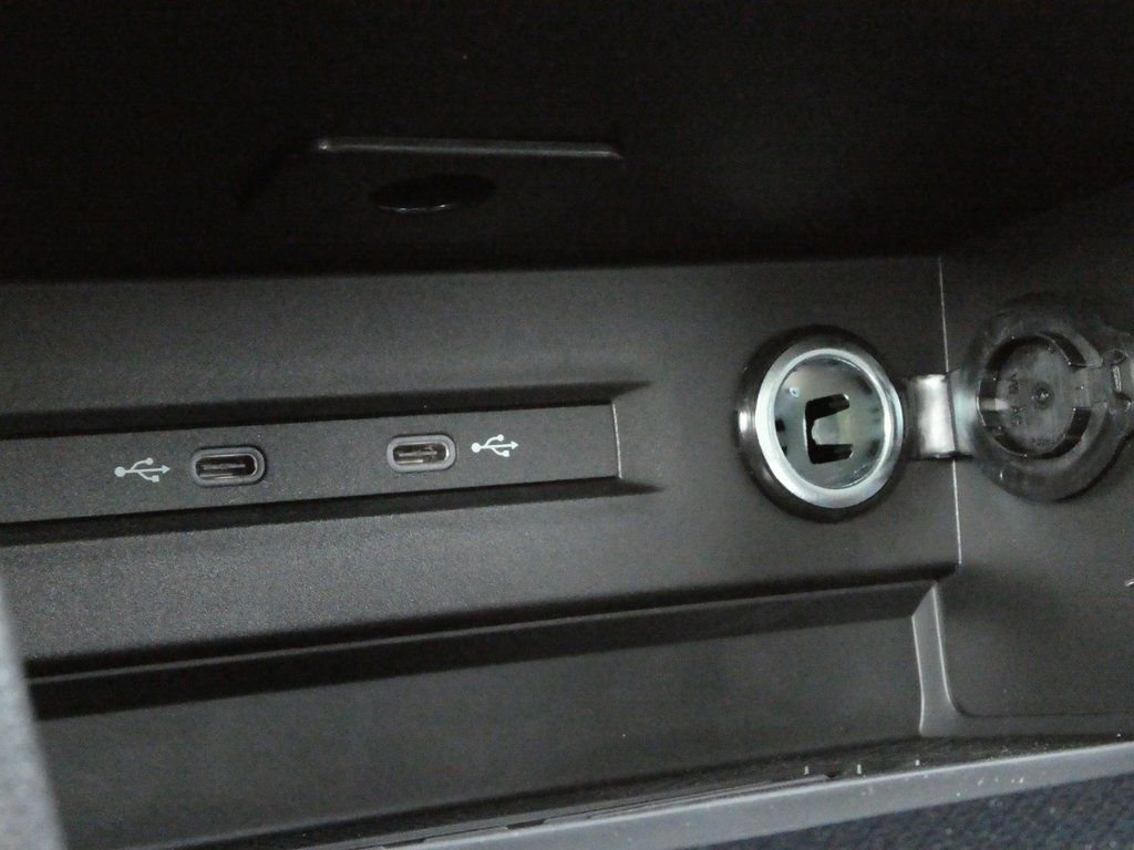 Certified 2025 Volkswagen Taos SE FWD image 14