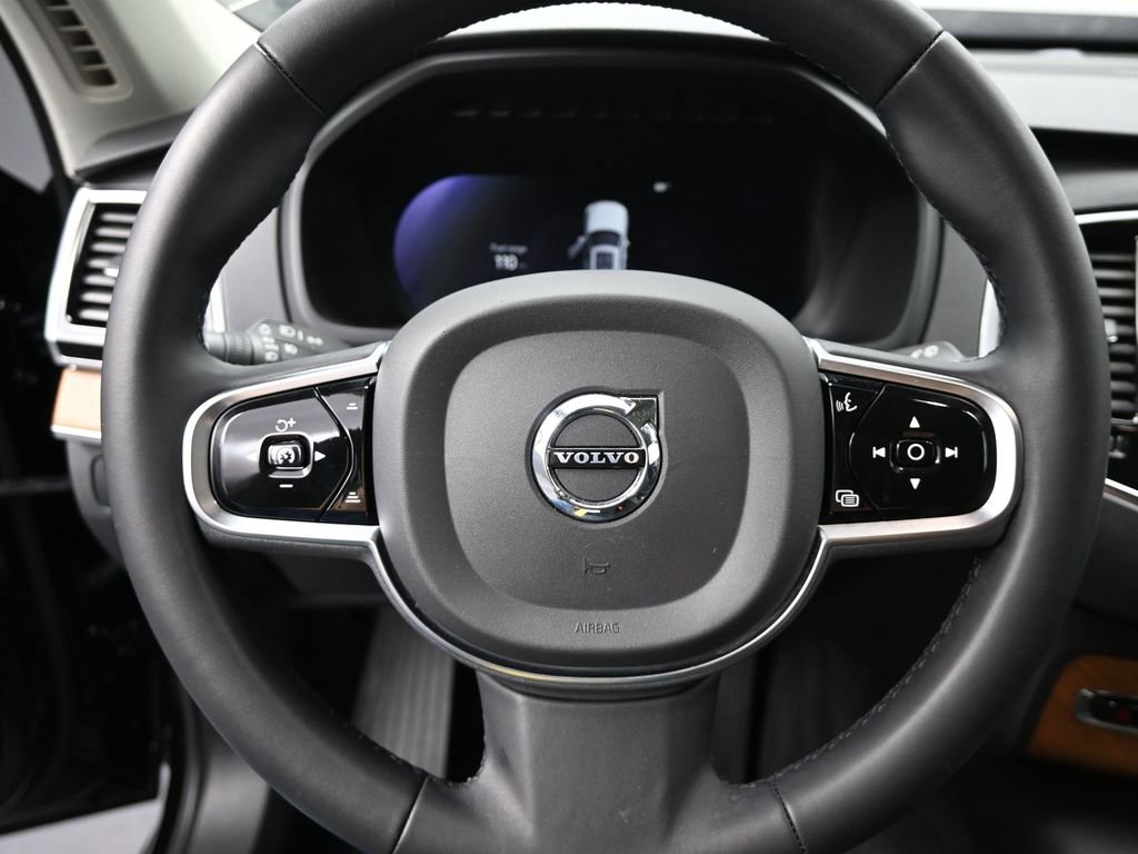 Used 2023 Volvo XC90 B6 Plus image 10