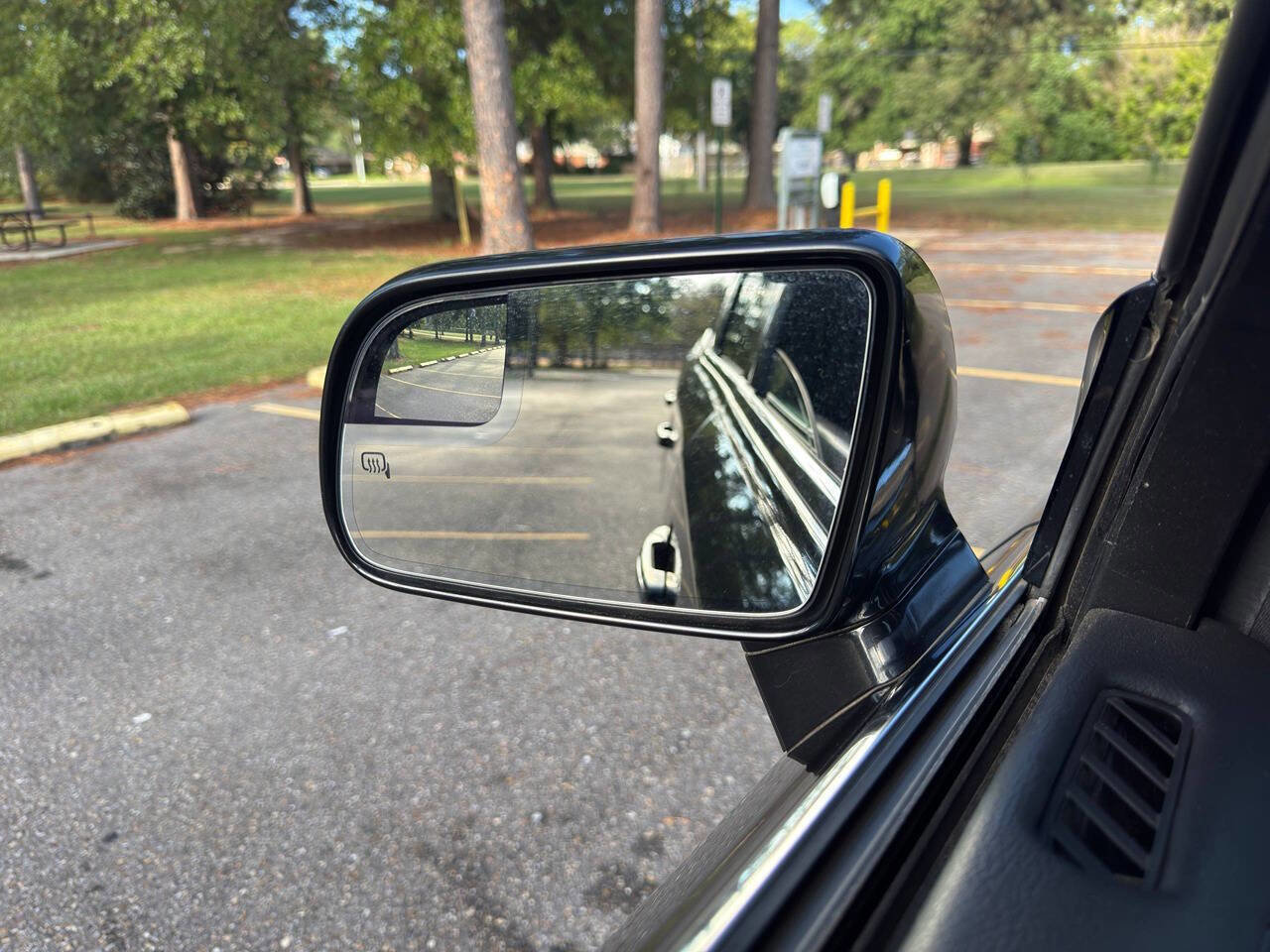 Used 2014 Lincoln MKT AWD image 12