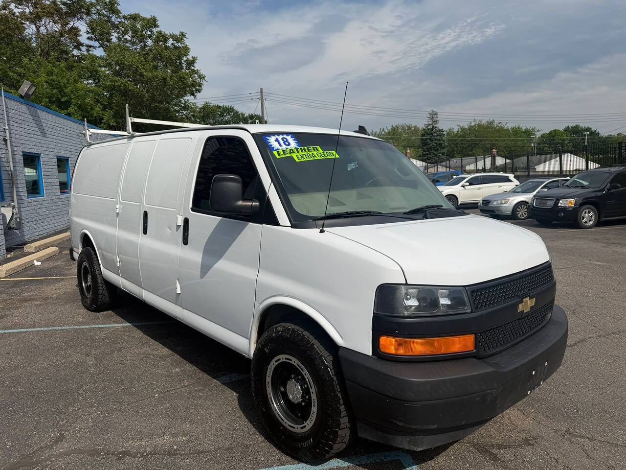 Used 2018 Chevrolet Express 2500 Extended RWD image 5
