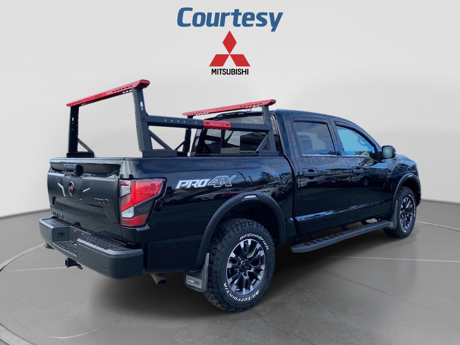 Used 2021 Nissan Titan PRO-4X w/ Pro-4x Convenience Package AWD/4WD image 7
