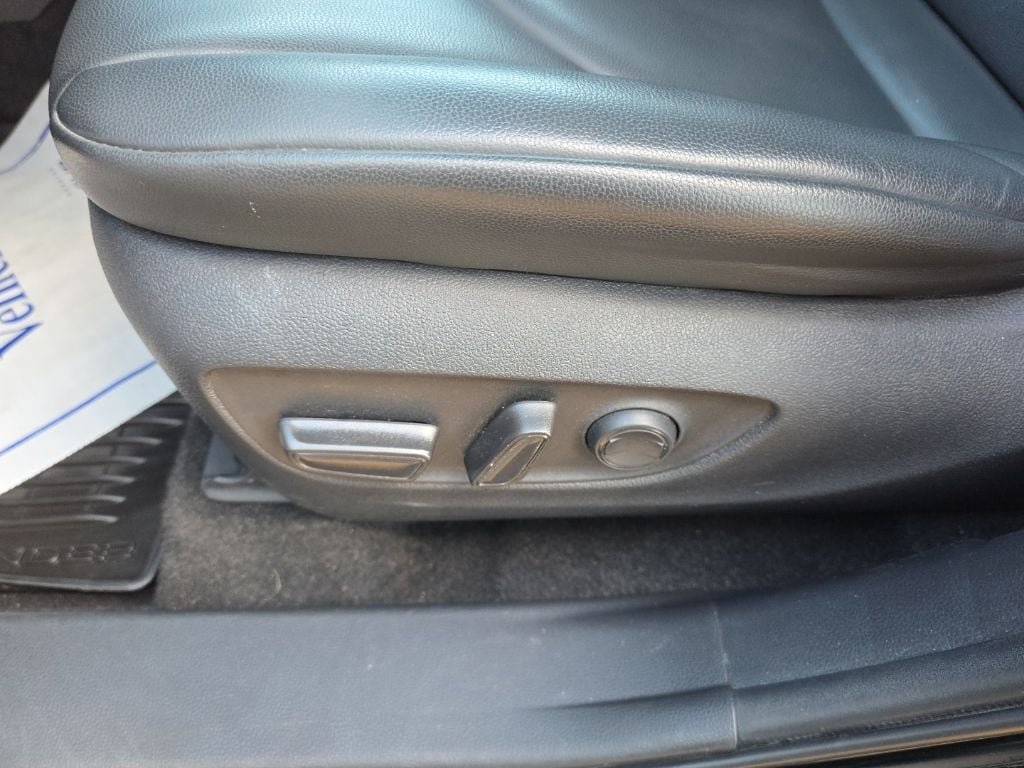 Used 2023 Toyota Highlander XLE AWD/4WD image 17