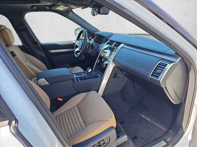 Used 2025 Land Rover Discovery Dynamic SE AWD/4WD image 11