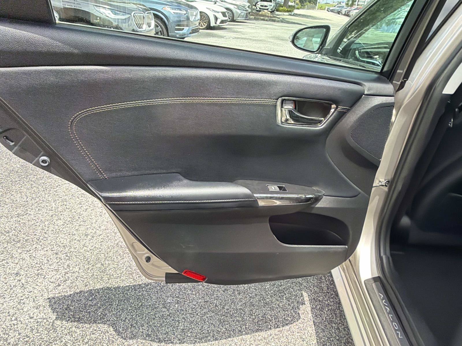 Used 2014 Toyota Avalon Limited FWD image 12