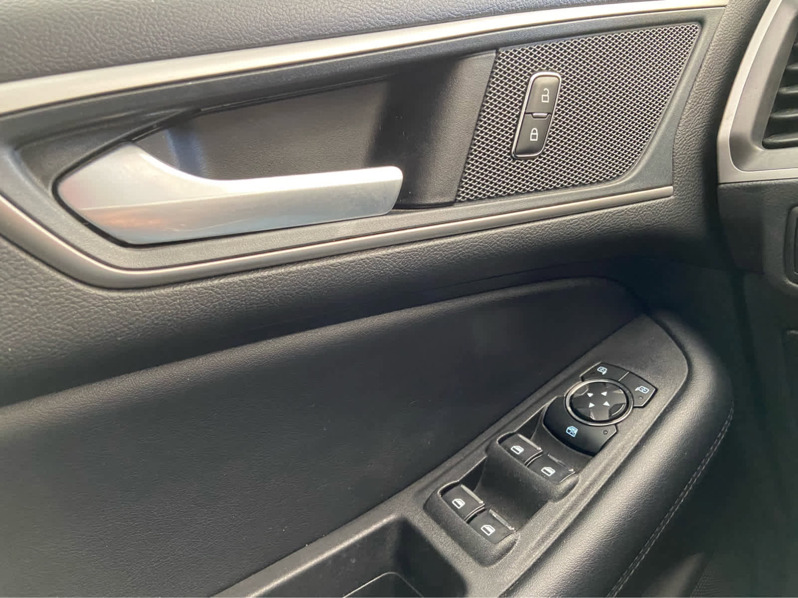Used 2024 Ford Edge SEL w/ Convenience Package image 37