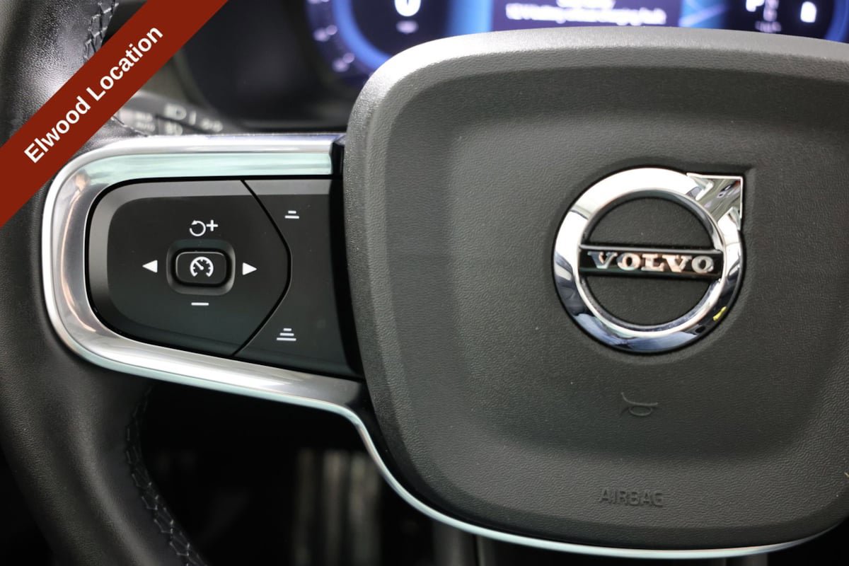 Used 2025 Volvo XC40 B5 Core AWD/4WD image 28
