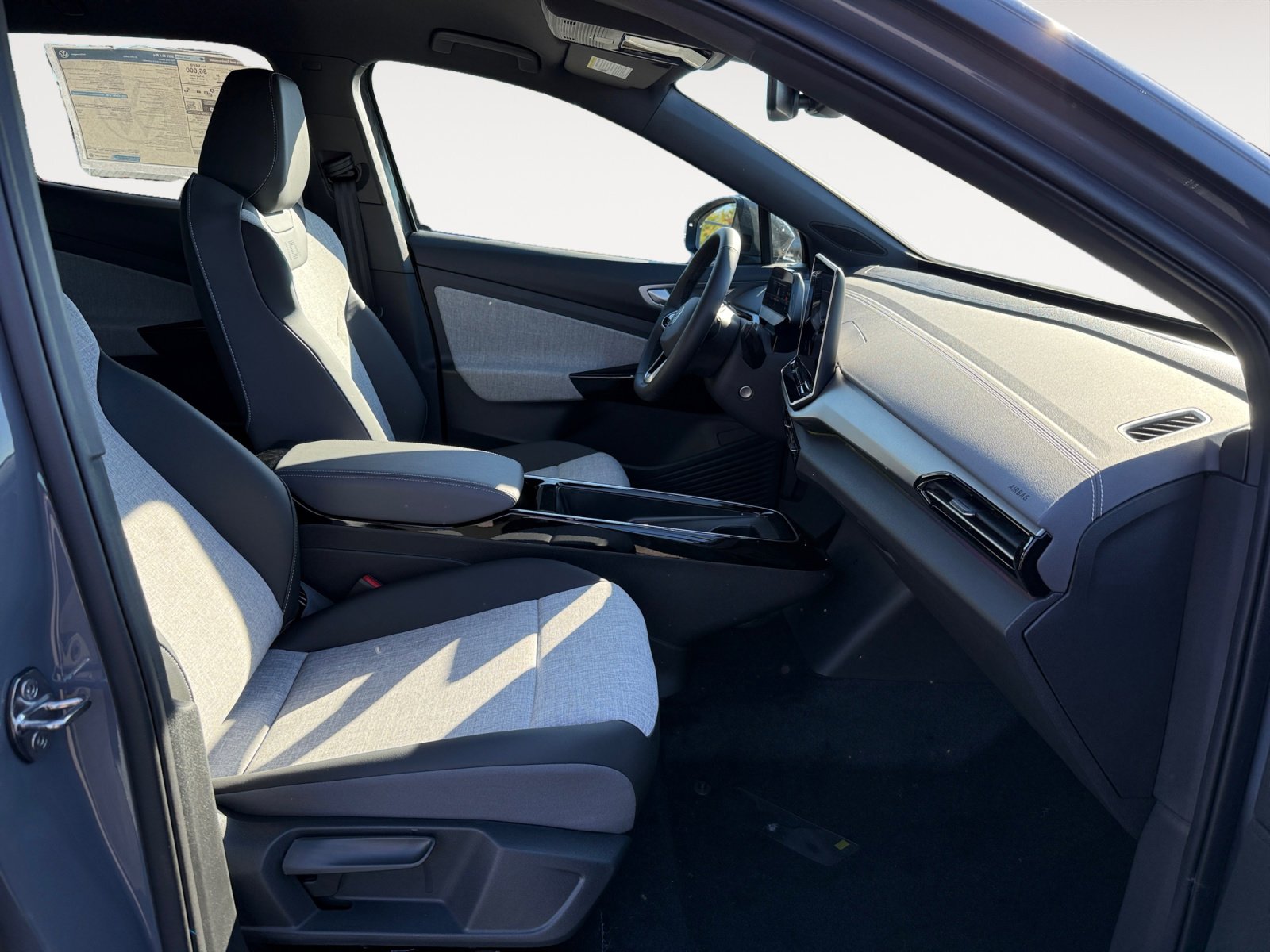 New 2025 Volkswagen ID.4 Pro RWD image 19