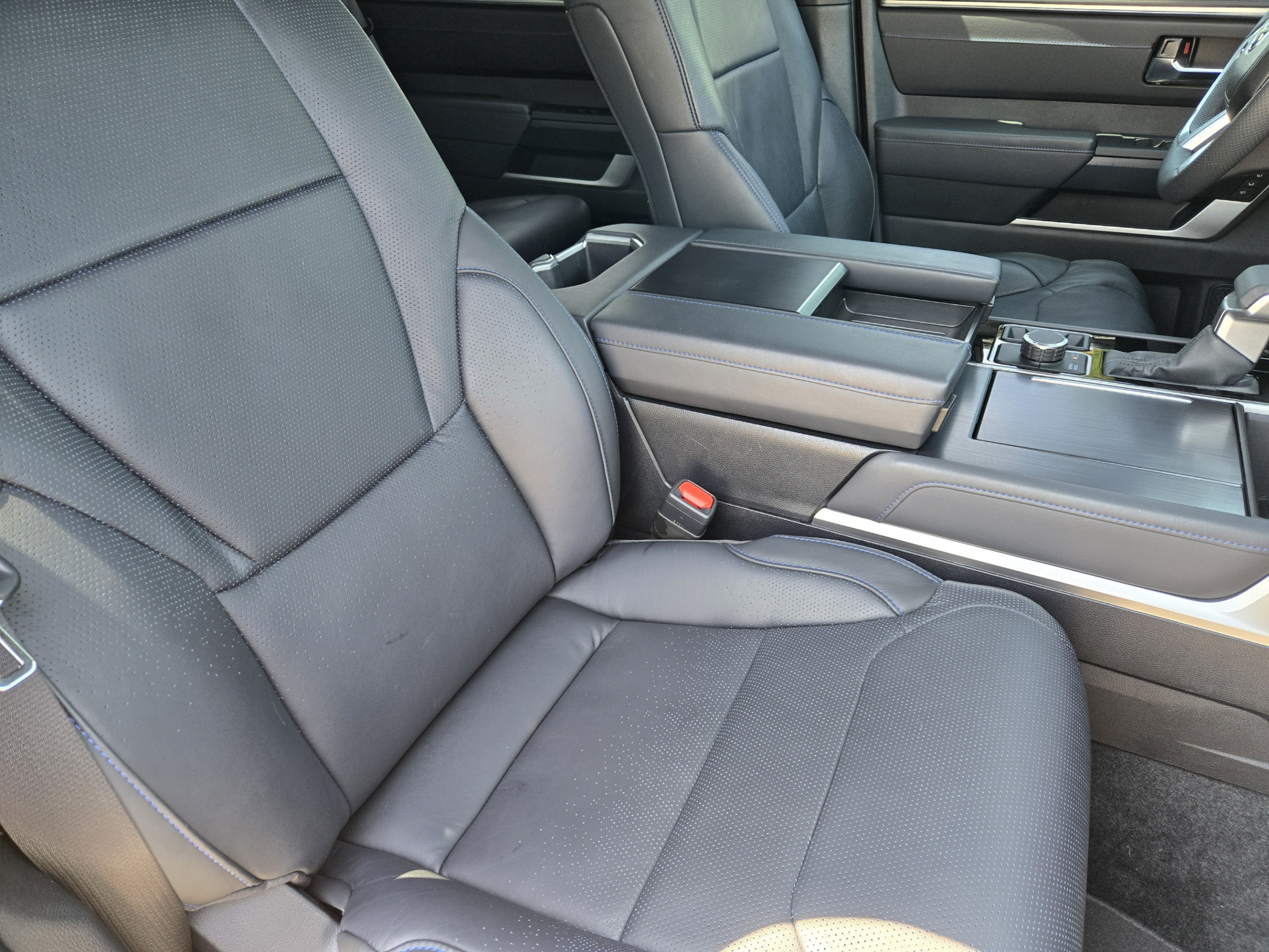 Used 2025 Toyota Sequoia Platinum AWD/4WD image 10