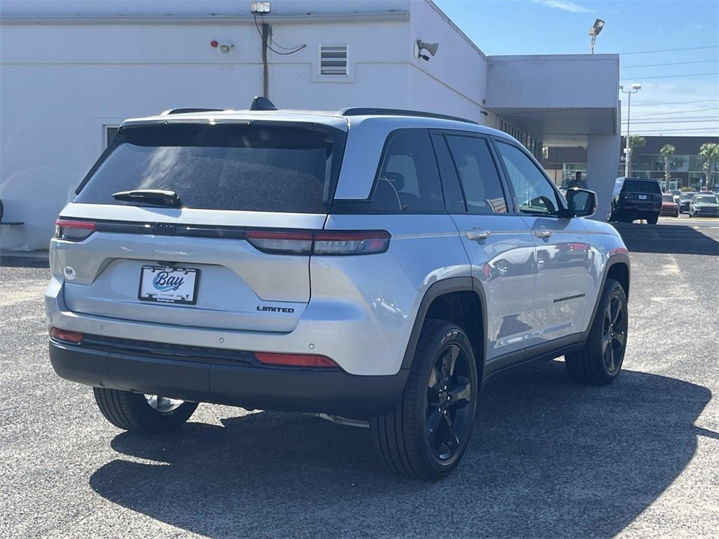 New 2025 Jeep Grand Cherokee Limited w/ Black Appearance Package image 5