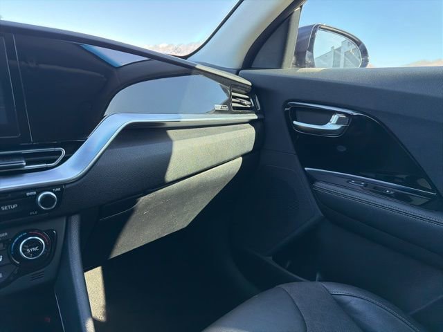 Used 2021 Kia Niro EX FWD image 19