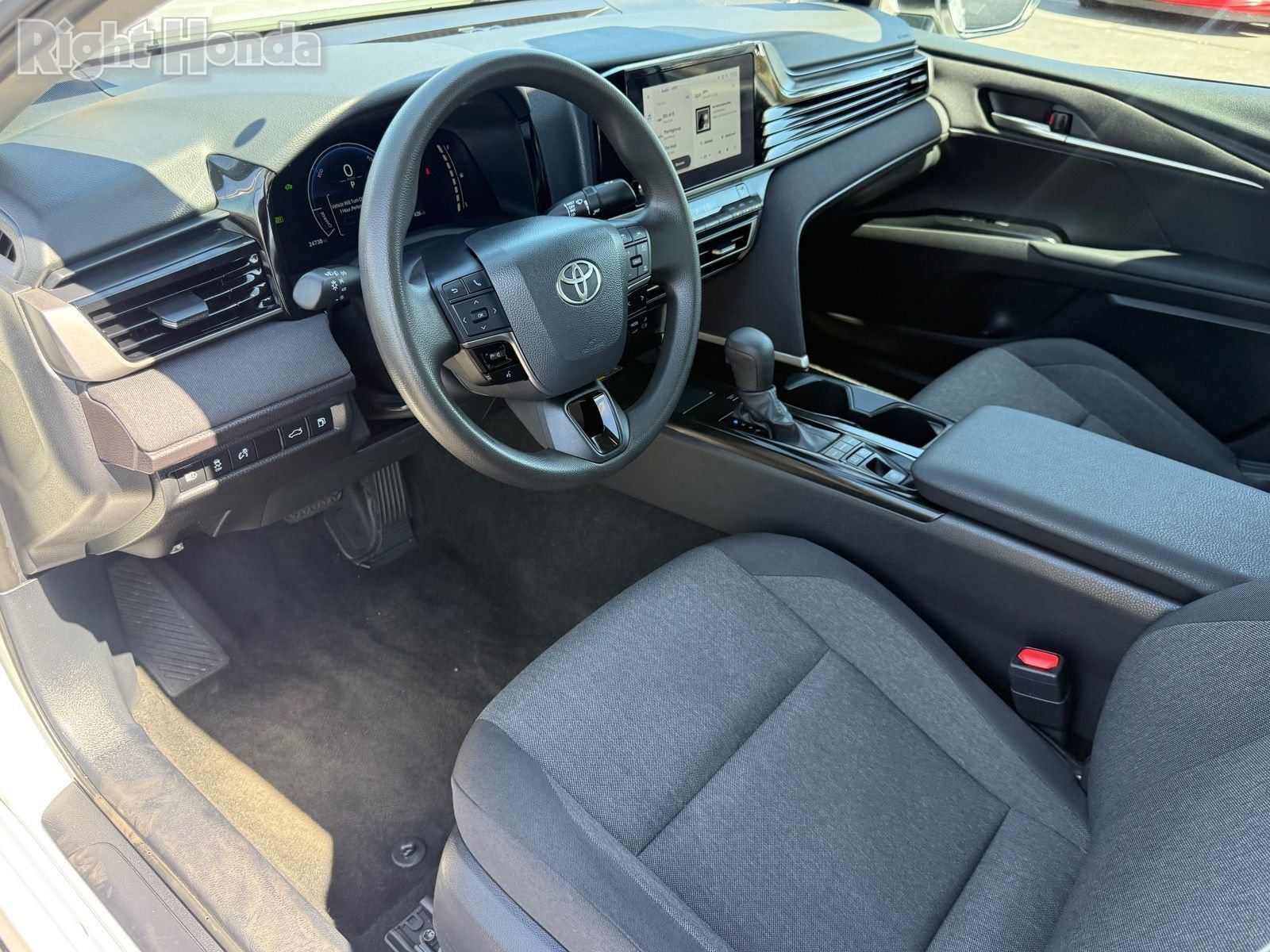 Used 2025 Toyota Camry LE image 11