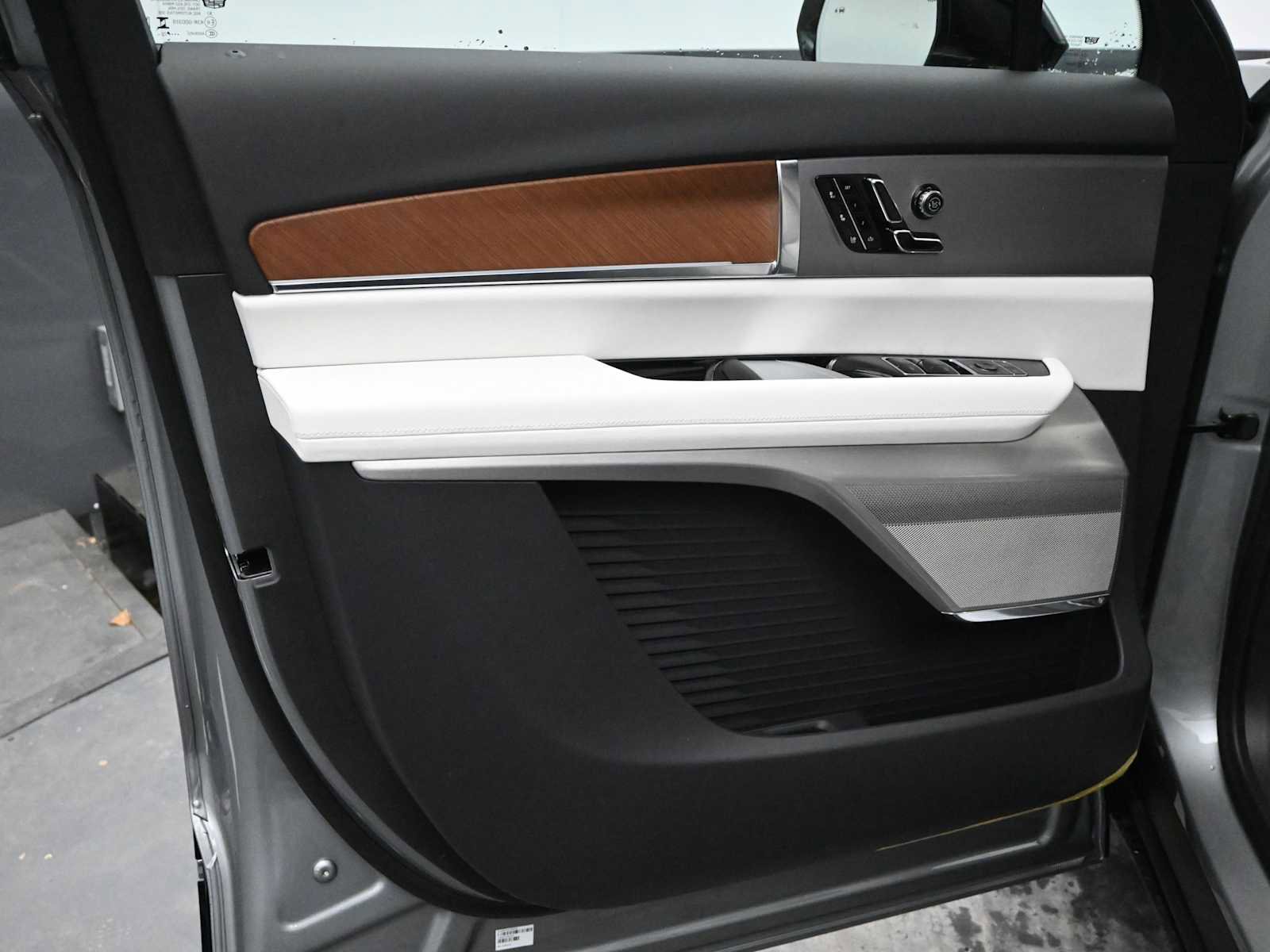 New 2026 Cadillac Vistiq Sport image 16