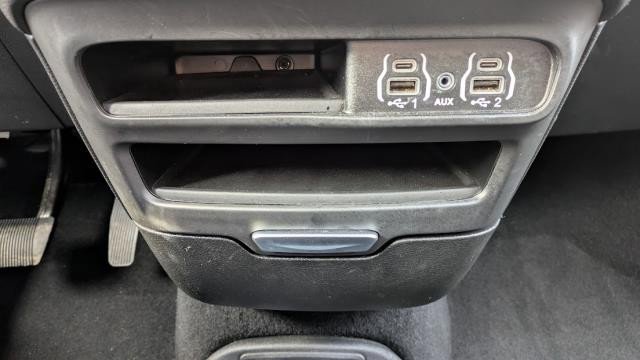 Used 2025 Chrysler Pacifica Select image 11