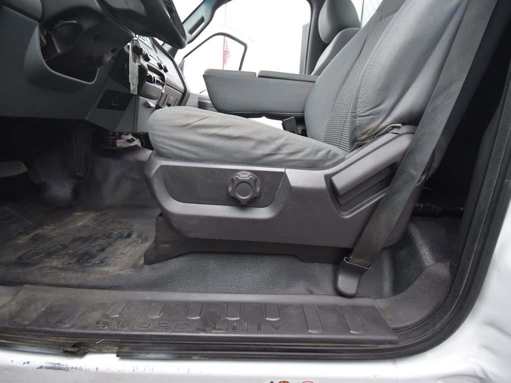 Used 2016 Ford F550 4x4 Regular Cab Super Duty image 28