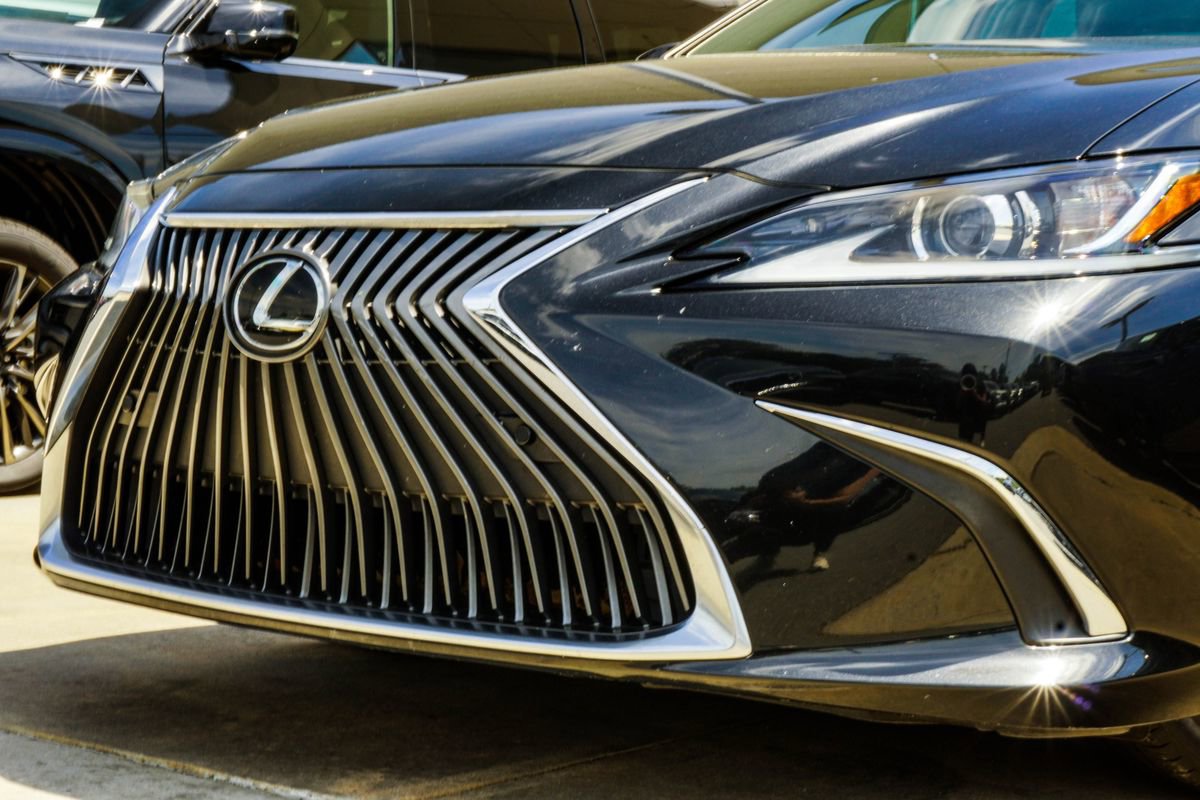 Used 2021 Lexus ES 350 w/ Premium Package FWD image 2