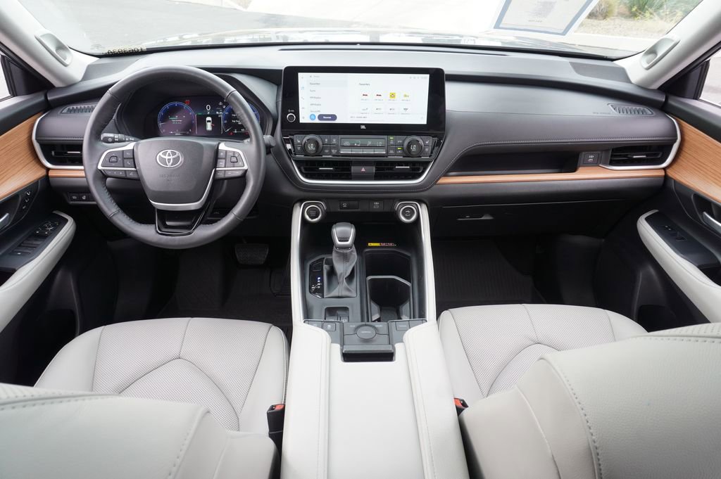 Used 2025 Toyota Grand Highlander FWD image 12