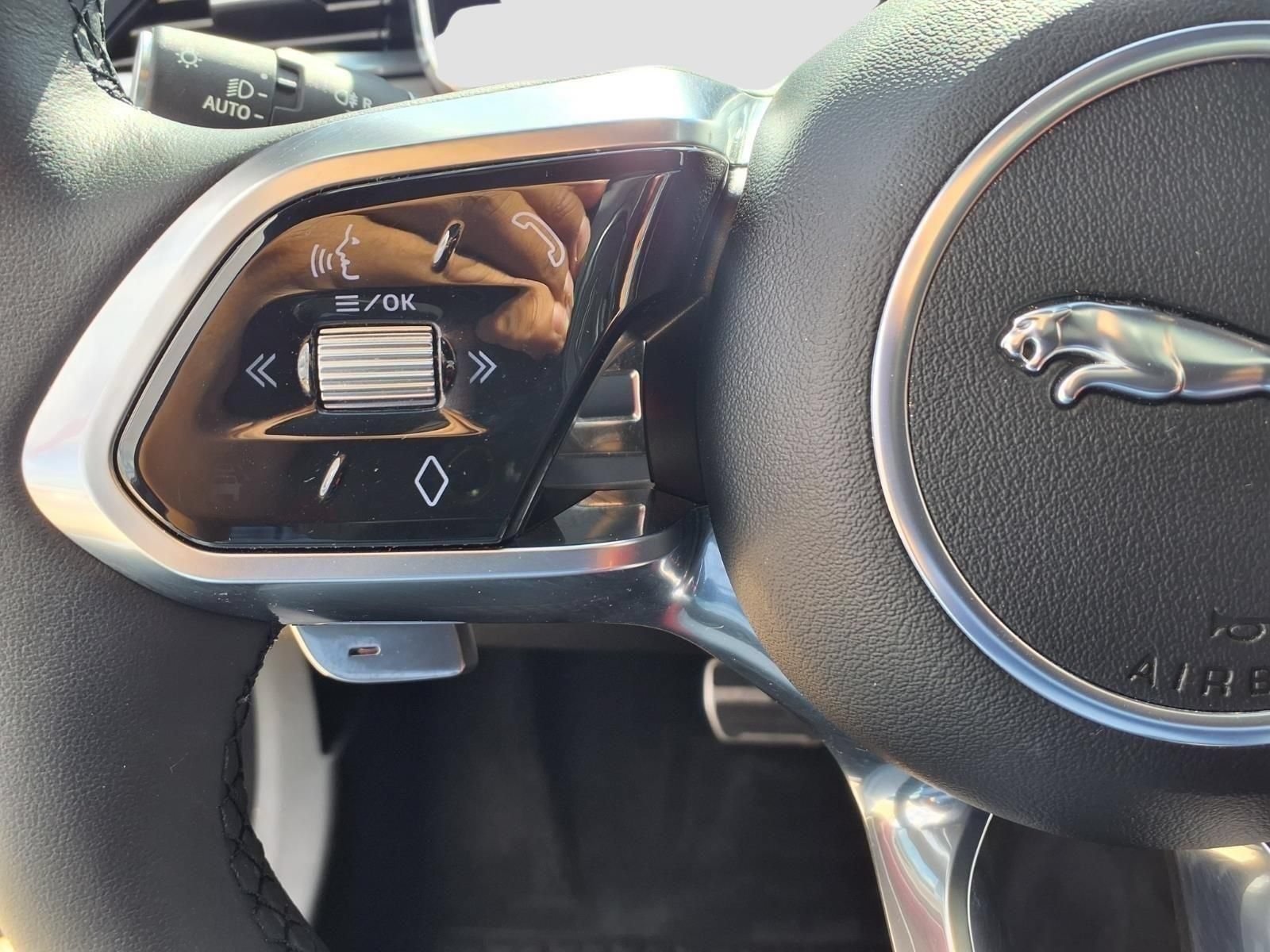 Used 2024 Jaguar XF R-Dynamic SE AWD/4WD image 13