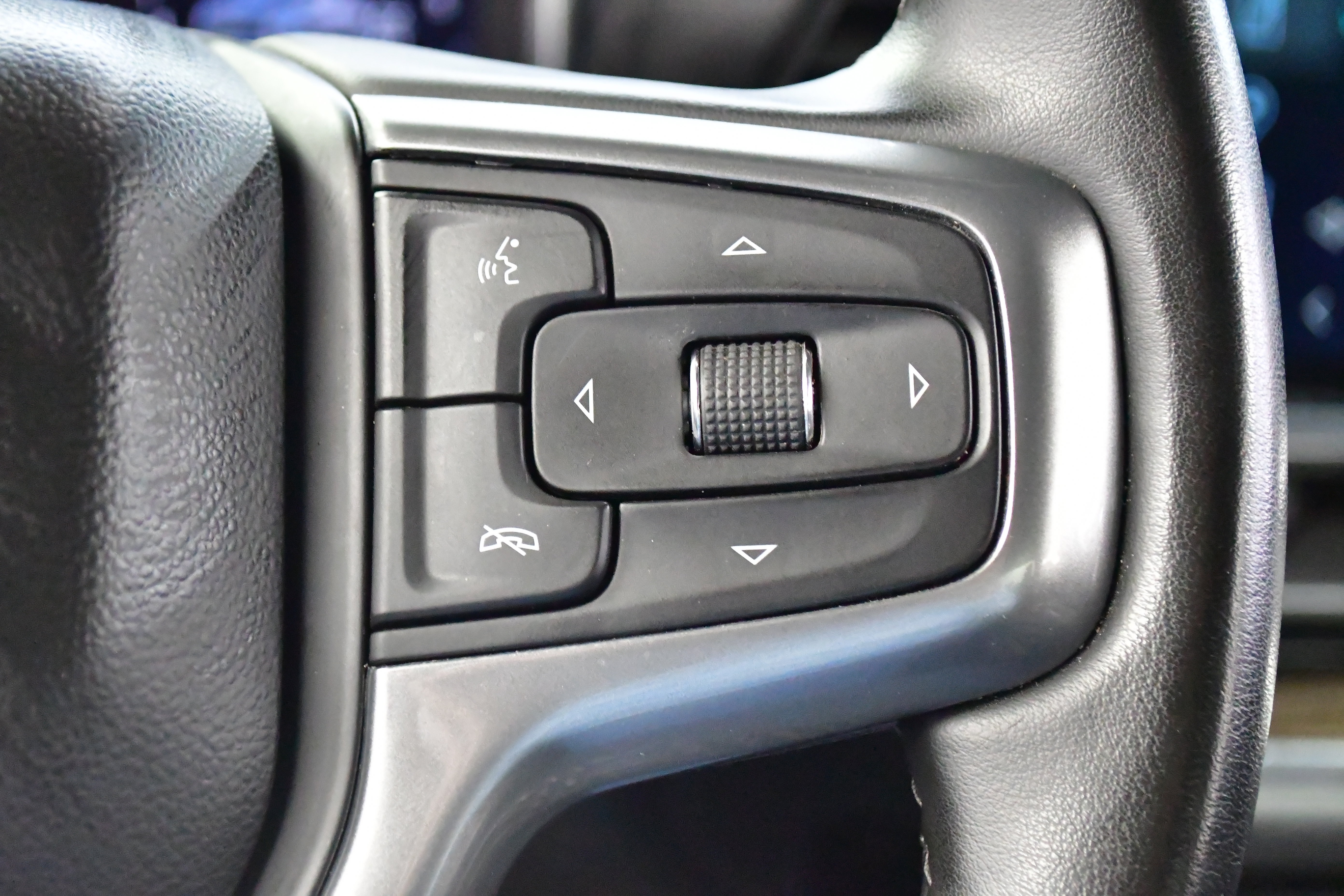 Used 2024 Chevrolet Silverado 1500 LT AWD/4WD image 23